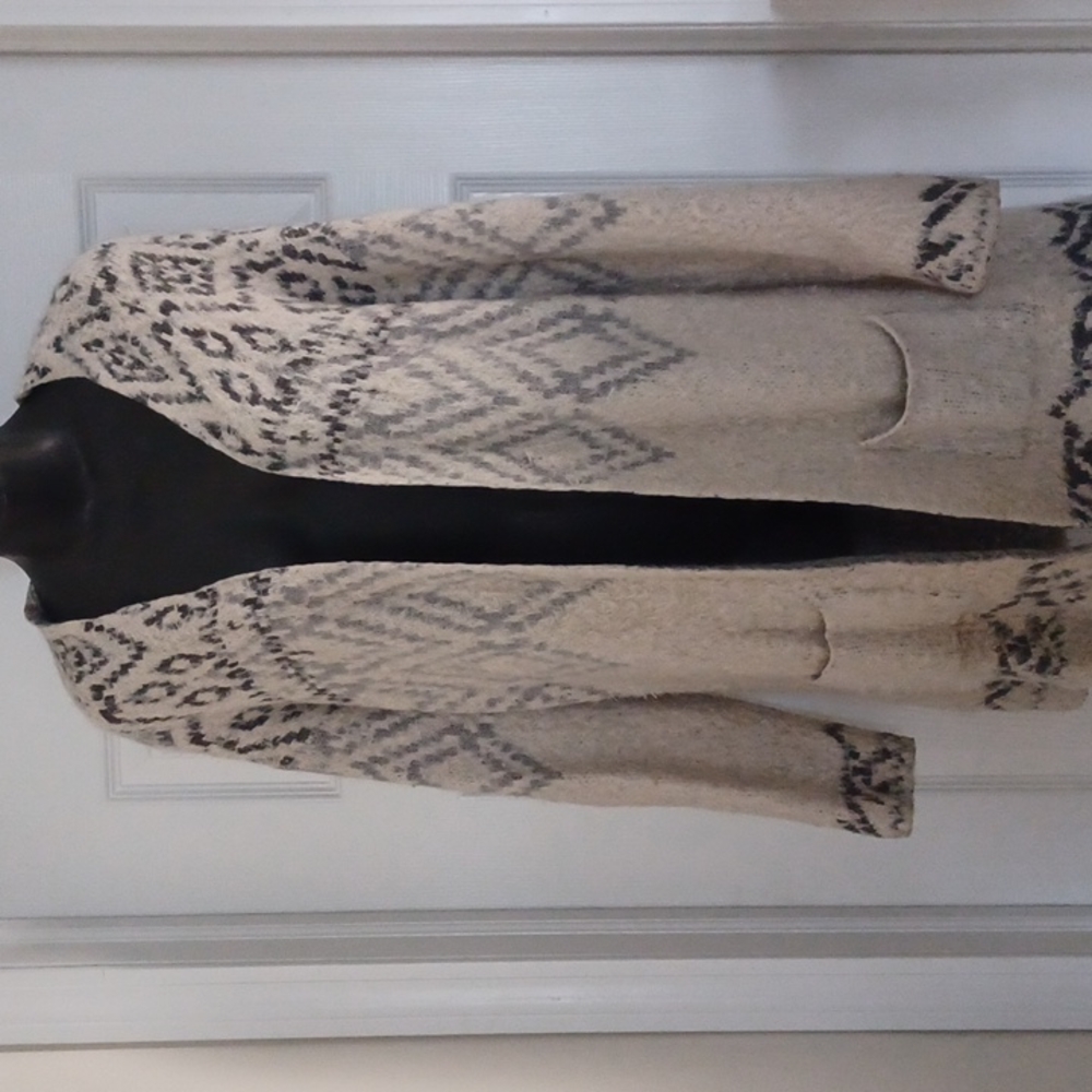 Eddie Bauer Cream and Gray Patterned Eyelash Sweater